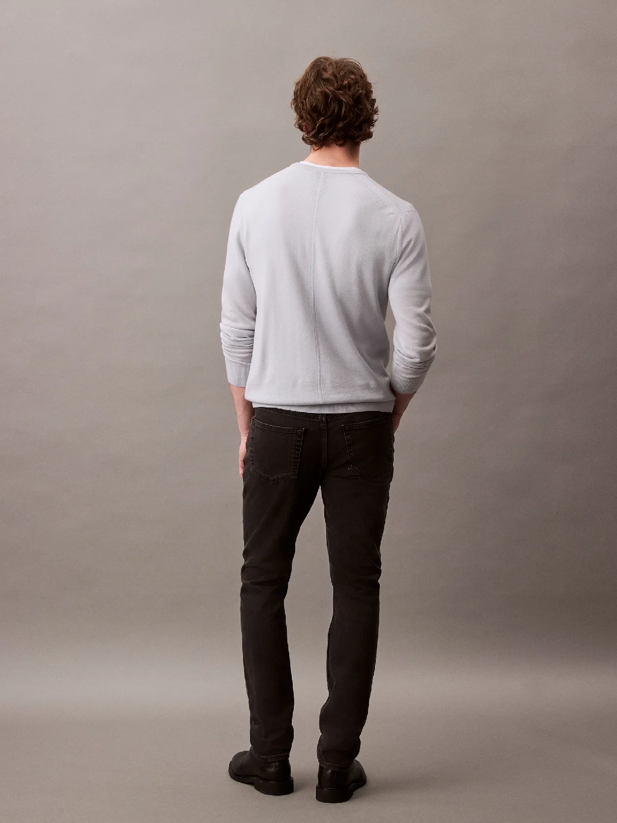 CK ESSENTIAL BLACK بنطال جينز بقصّة سليم