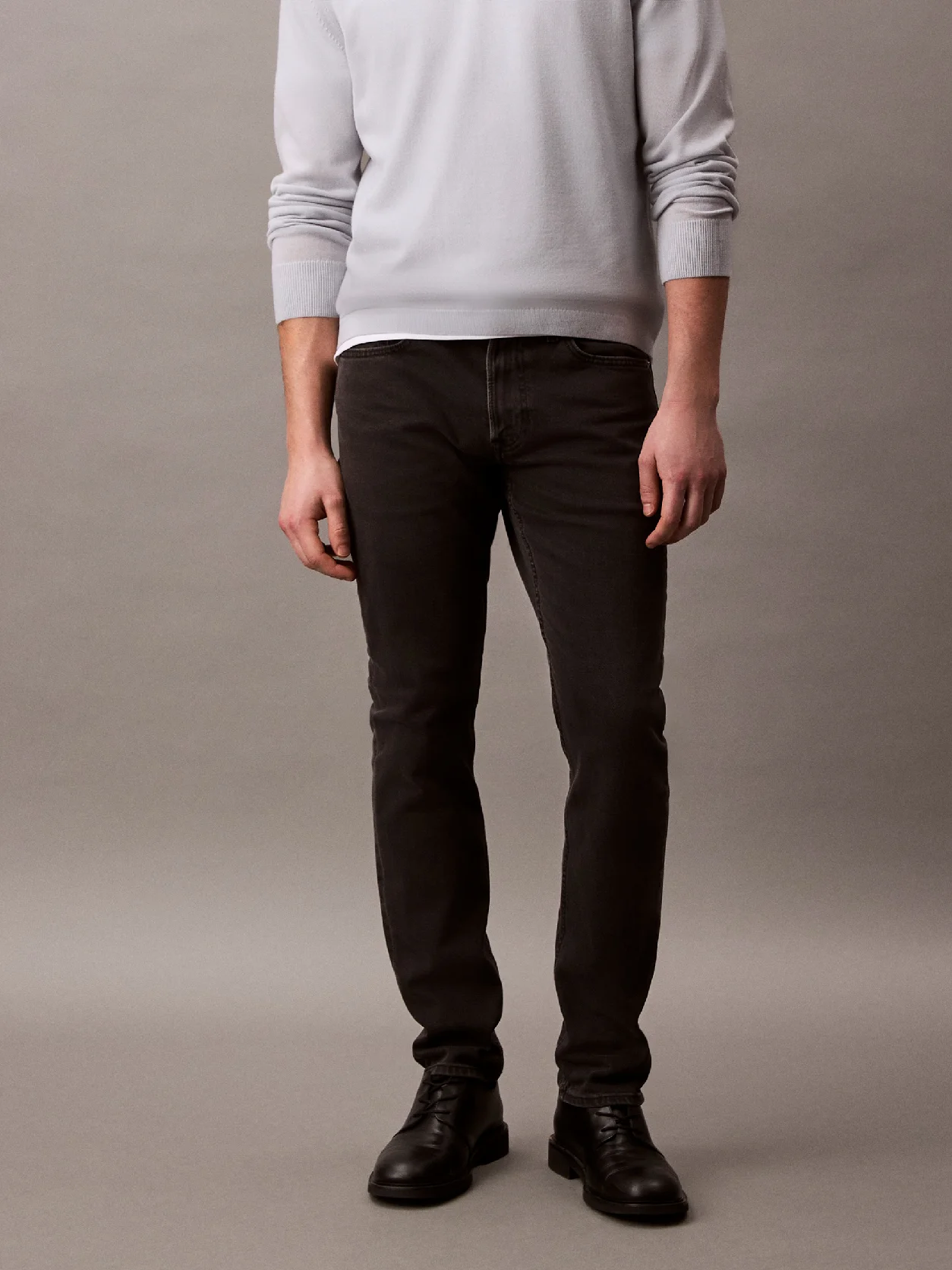 CK ESSENTIAL BLACK بنطال جينز بقصّة سليم