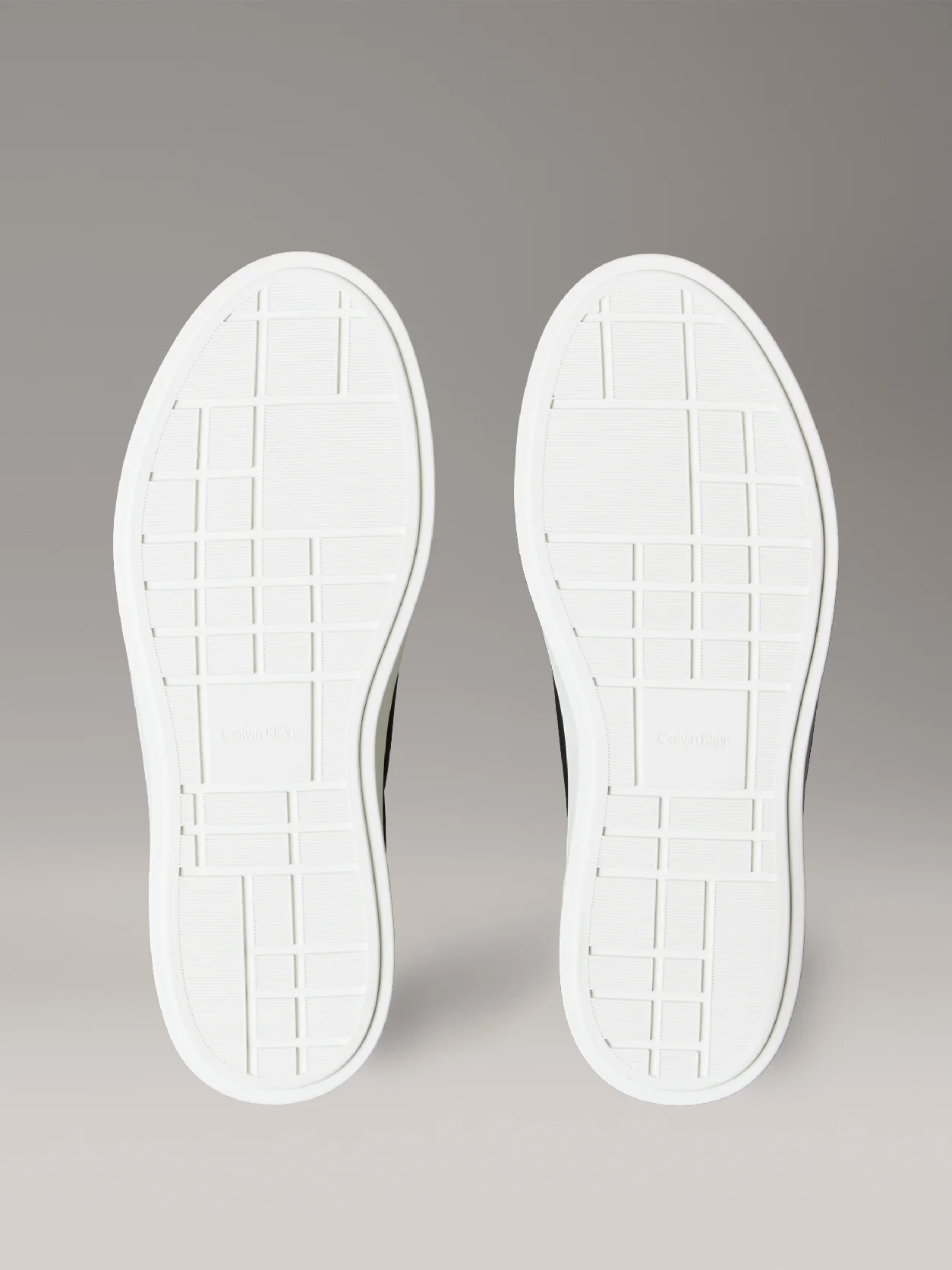 Black حذاء رياضي من الجلد مزين بشعار كلفن كلاين المميز