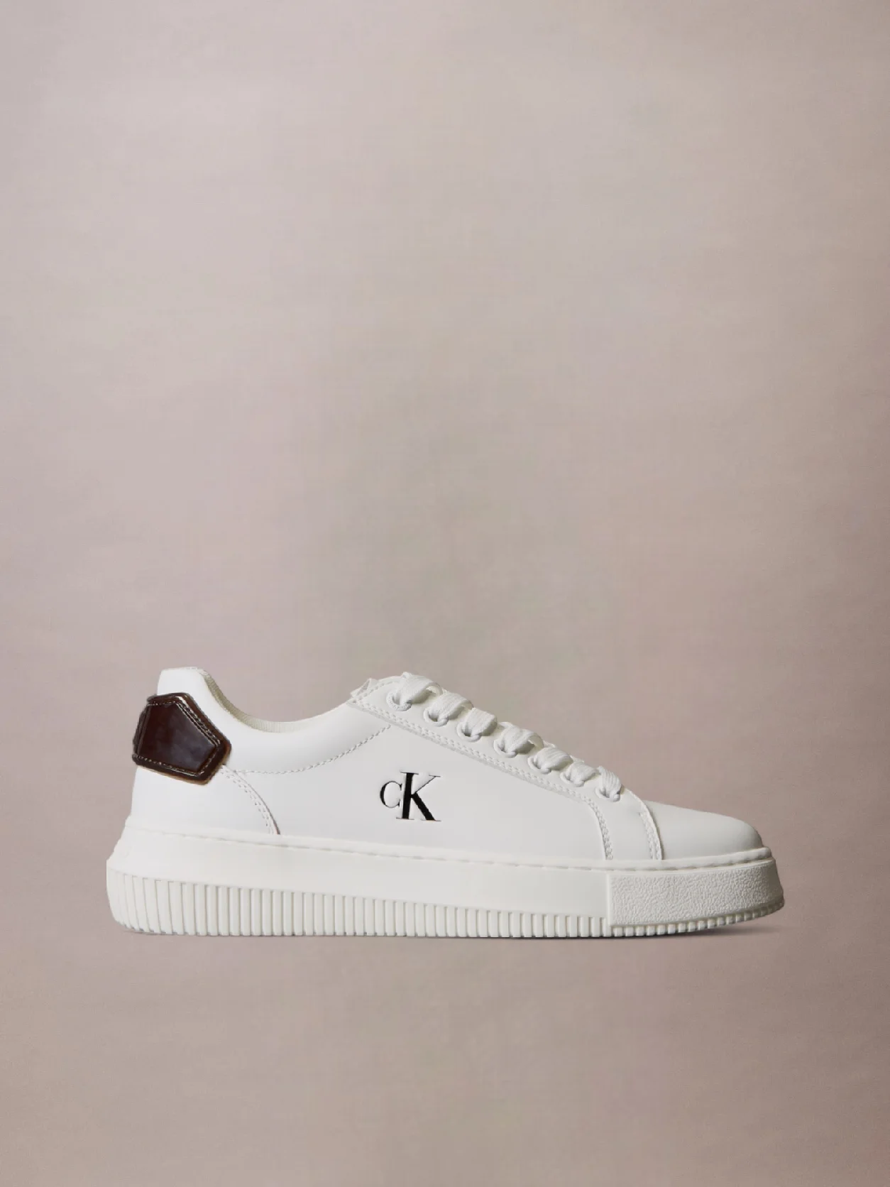 Bright White/Black حذاء رياضي من الجلد