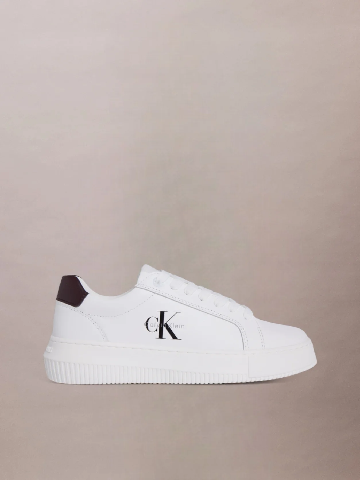 Bright White/Black حذاء رياضي من الجلد