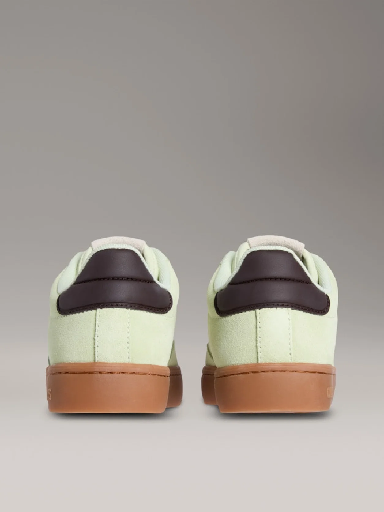 White Jade/Seal Brown حذاء رياضي من الجلد السويدي