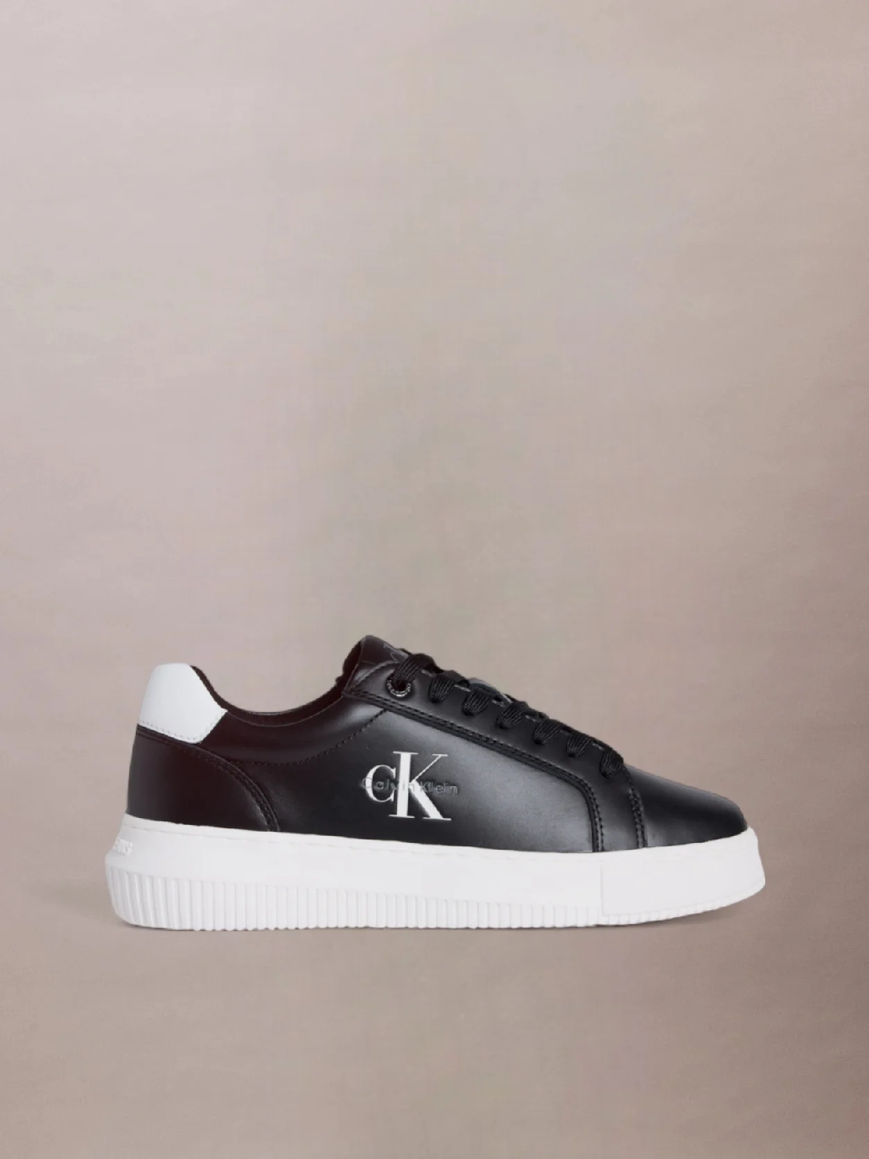 Black/Bright White حذاء رياضي من الجلد