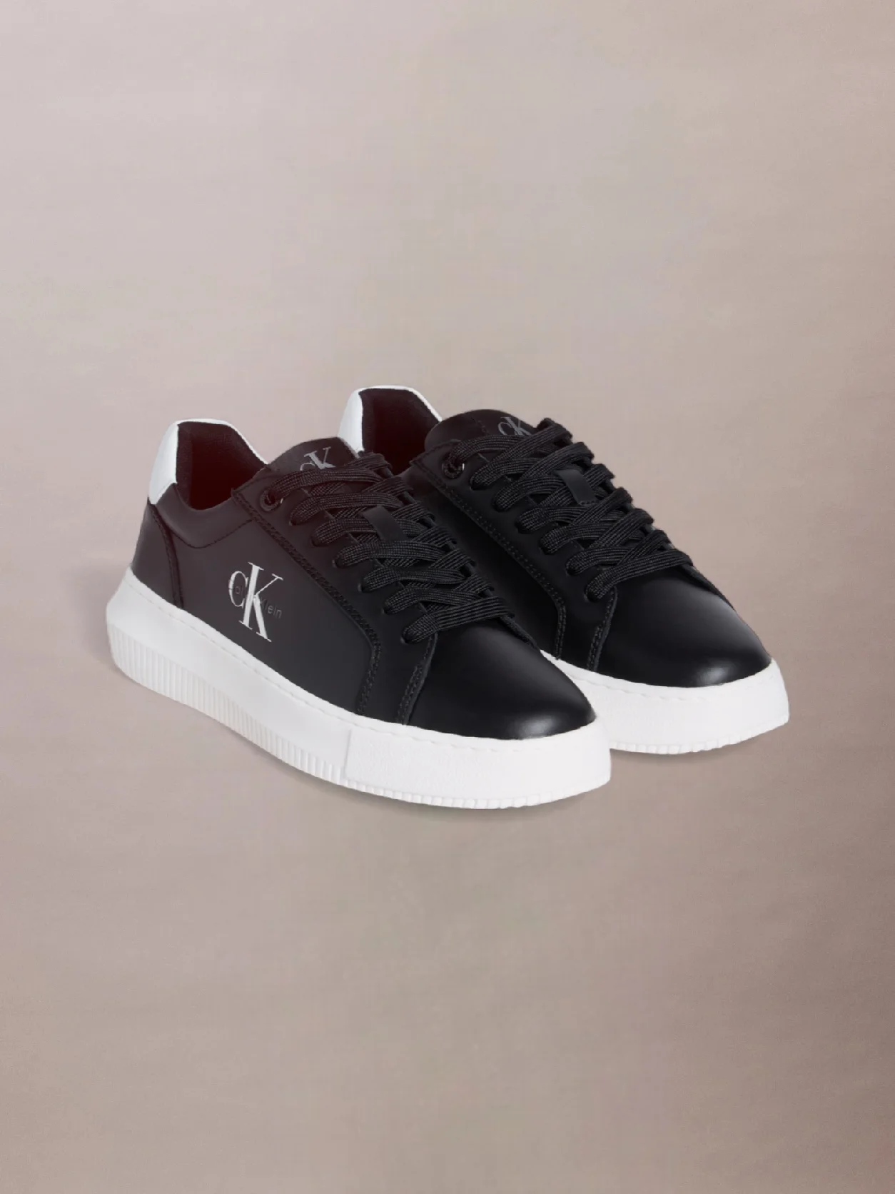 Black/Bright White حذاء رياضي من الجلد