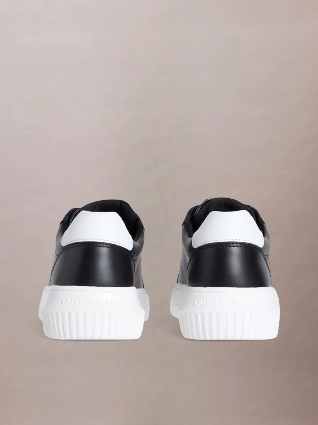 Black/Bright White حذاء رياضي من الجلد