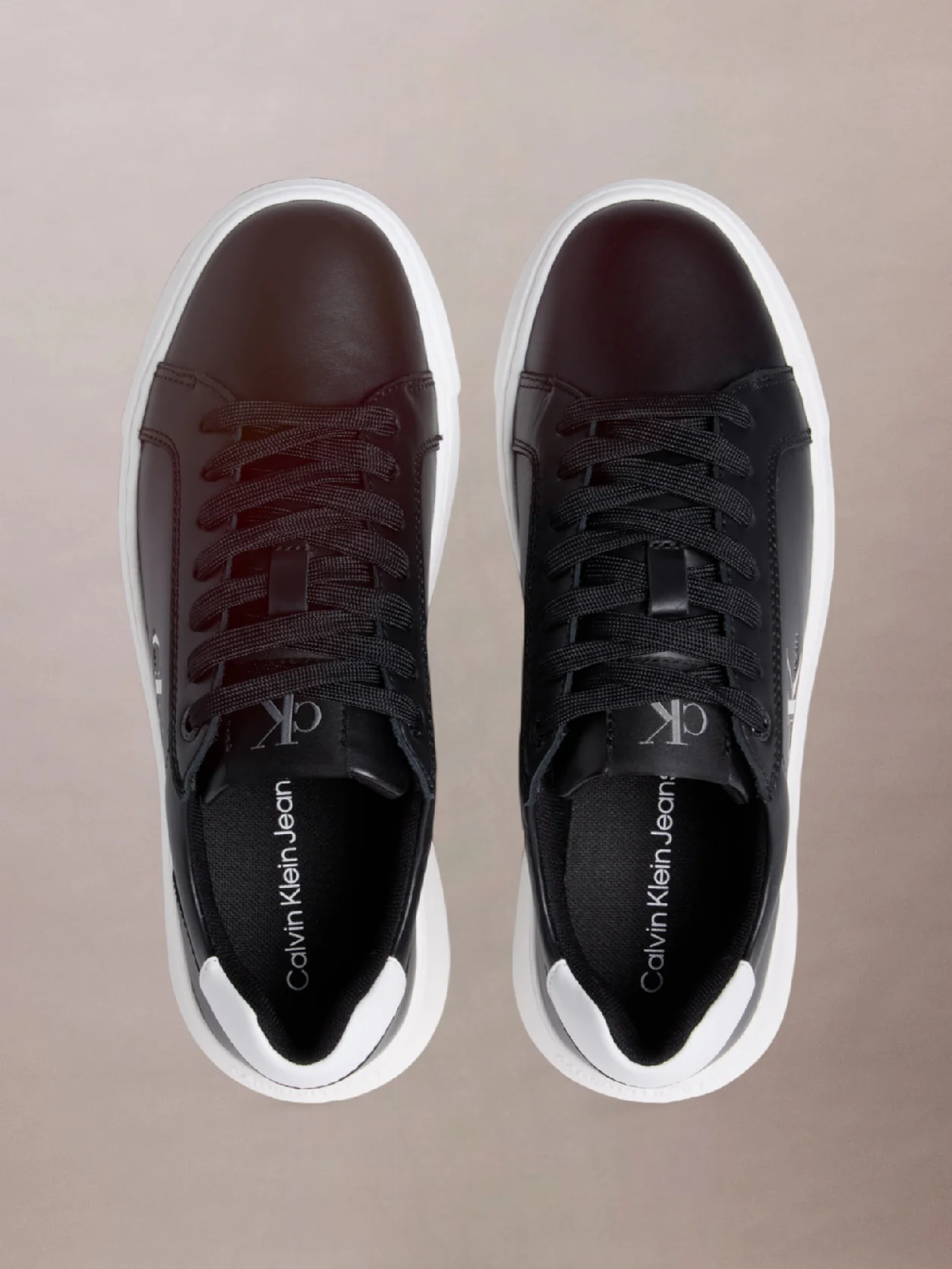 Black/Bright White حذاء رياضي من الجلد