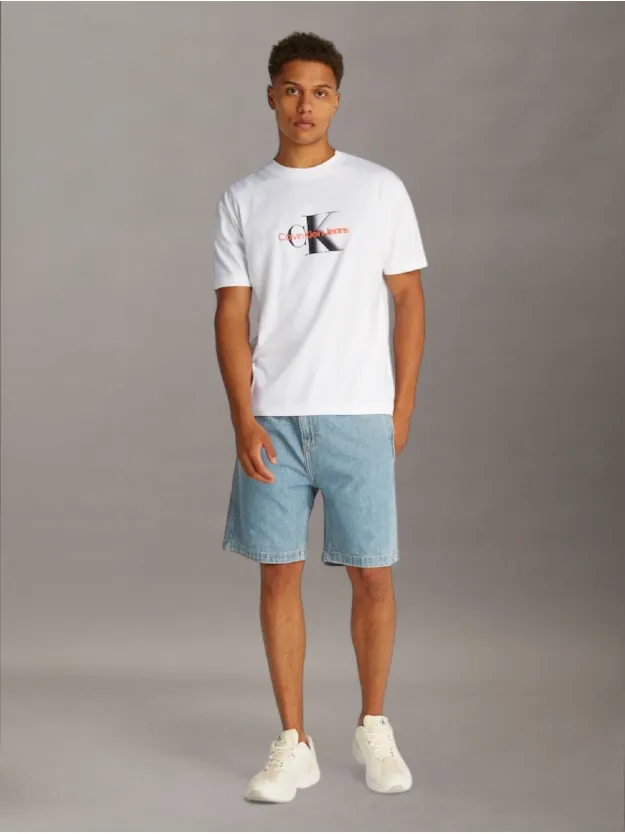  تيشرت مزين بشعار كلفن كلاين