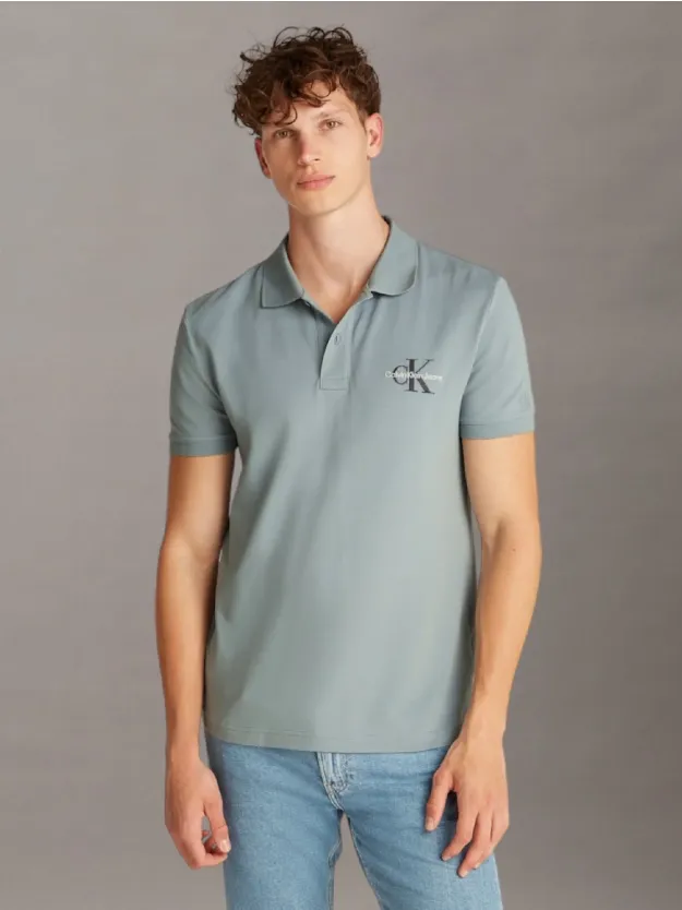  قميص بولو مزين بحروف كلفن كلاين