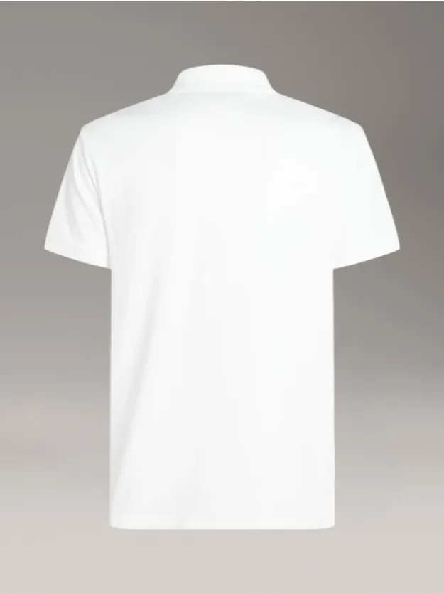 قميص بولو مزين بحروف كلفن كلاين