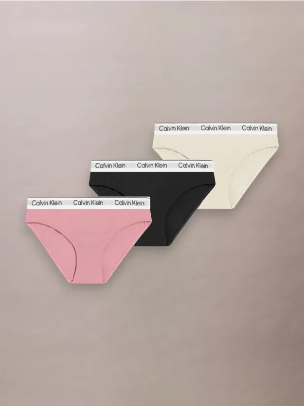 Brandiedapricot/Whitecapgray/Pvhblk مجموعة سراويل بيكيني داخلية للبنات من تشكيلة Icon Cotton Stretch من 3 قطع