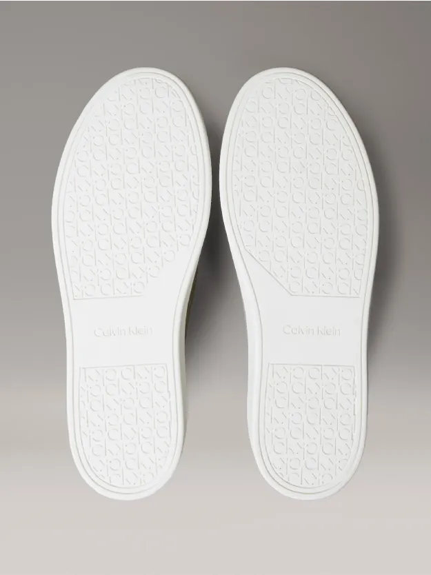 Smokey Olive/Bright White حذاء موكاسان من الجلد بتصميم هجين