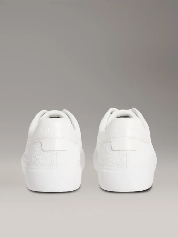 Triple Bright White حذاء رياضي مزين بشعار كلفن كلاين