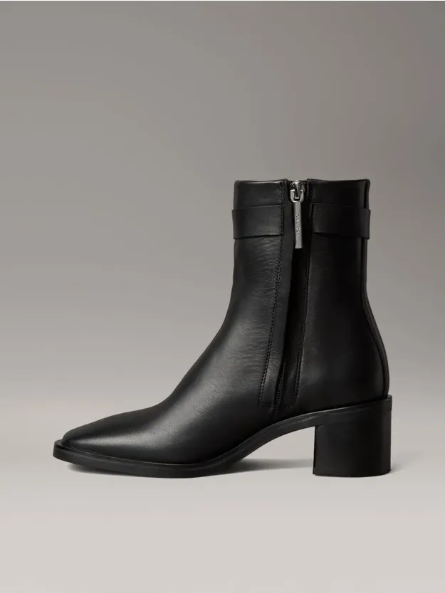 Ck Black حذاء بوت بطول الكاحل من الجلد بمقدمة مربعة ومزود بسحاب