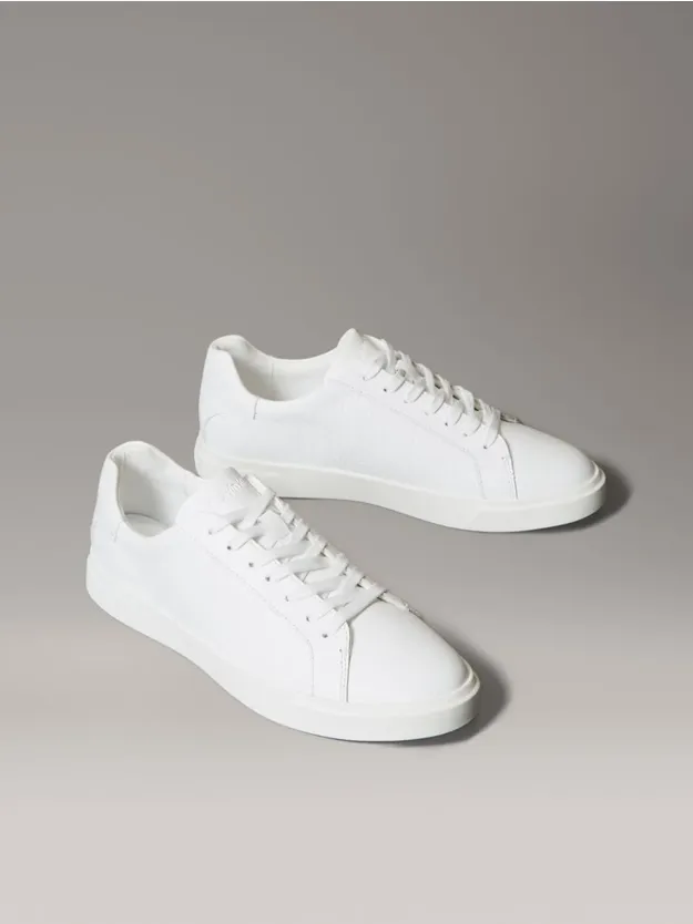 Bright White حذاء رياضي من الجلد مزين بشعار منقوش