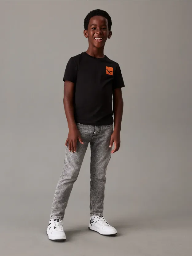 تيشرت مزين بشعار كلفن كلاين