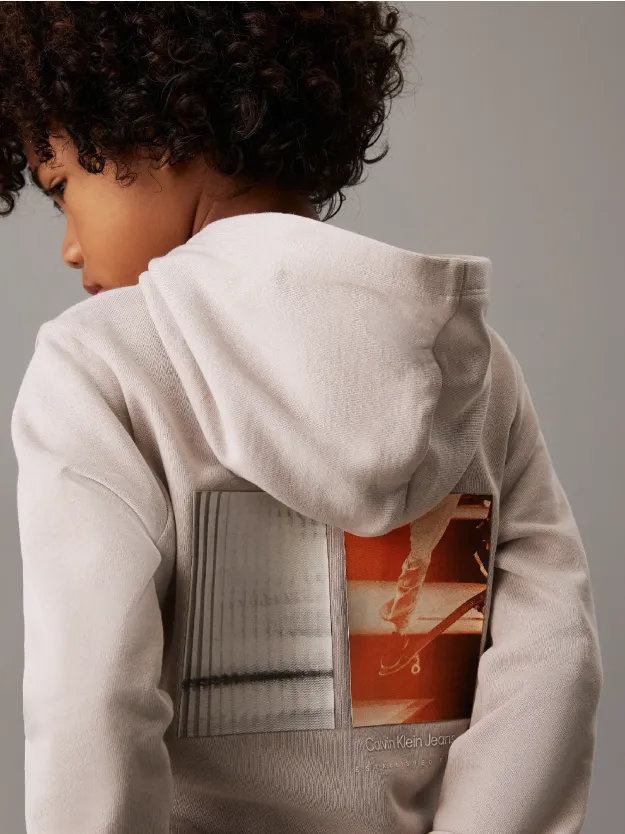  هودي بطبعة رسومات على الظهر