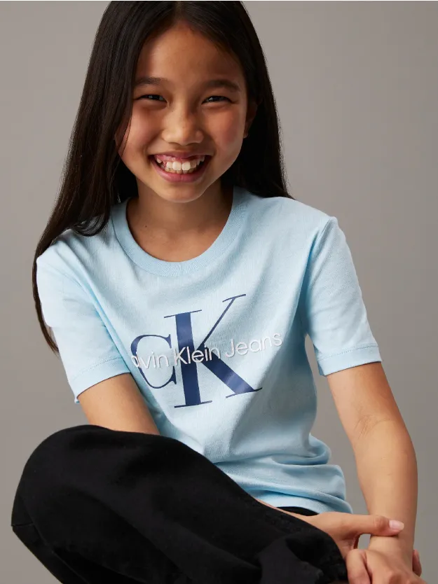  تيشرت للجنسين مزين بشعار كلفن كلاين