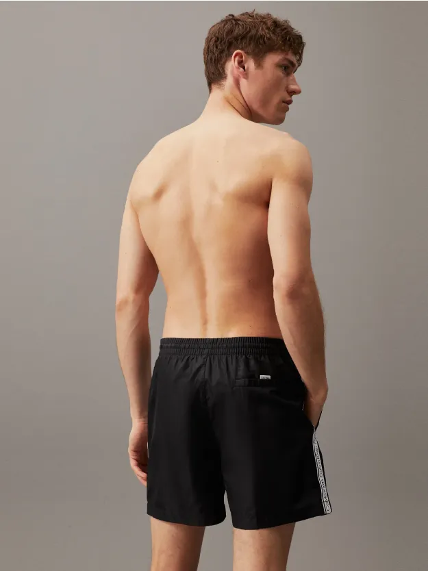 اسود شورت سباحة برباط متوسط الطول - بشريط مزين بشعار كلفن كلاين