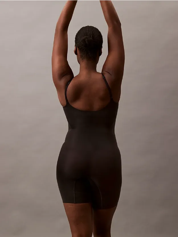 Black بودي سوت لنحت القوام من تشكيلة Secure Sculpt