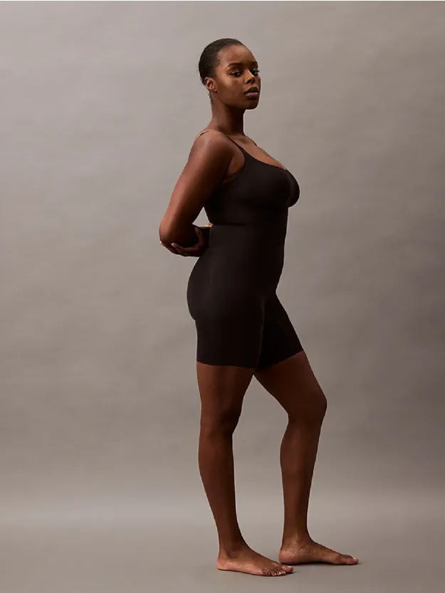 Black بودي سوت لنحت القوام من تشكيلة Secure Sculpt