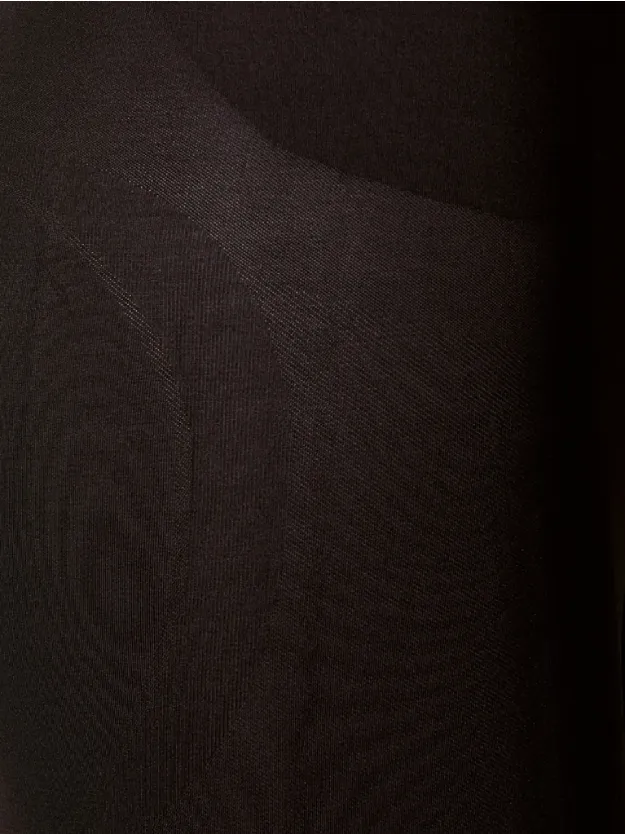 Black بودي سوت لنحت القوام من تشكيلة Secure Sculpt