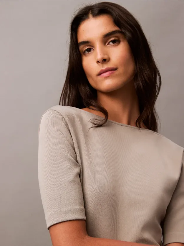 البيج فستان من قماش الجيرسيه مكشوف الظهر