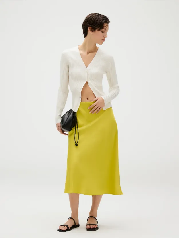 Warm Olive تنورة ساتان متوسطة الطول