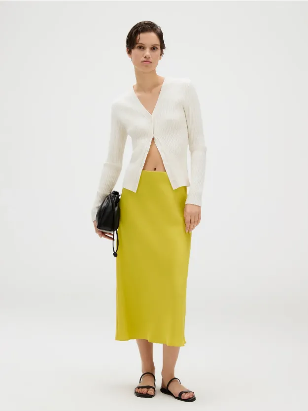 Warm Olive تنورة ساتان متوسطة الطول