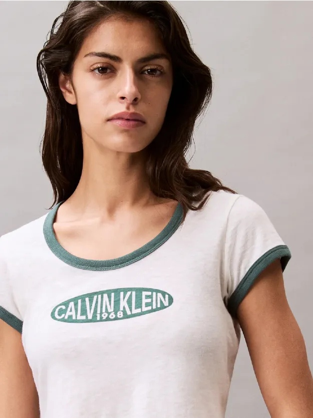 Snow White تيشيرت بطبعة شعار