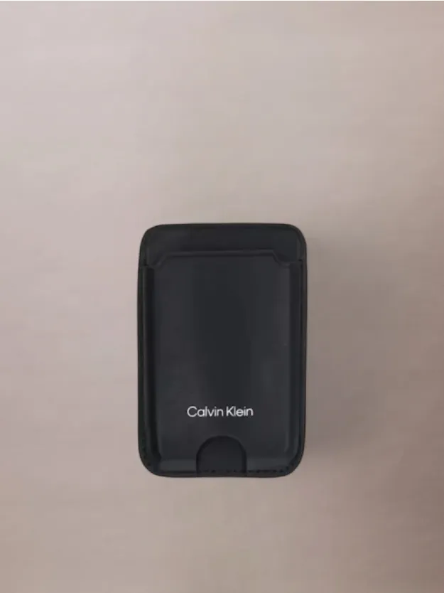 Black حافظة هواتف من الجلد