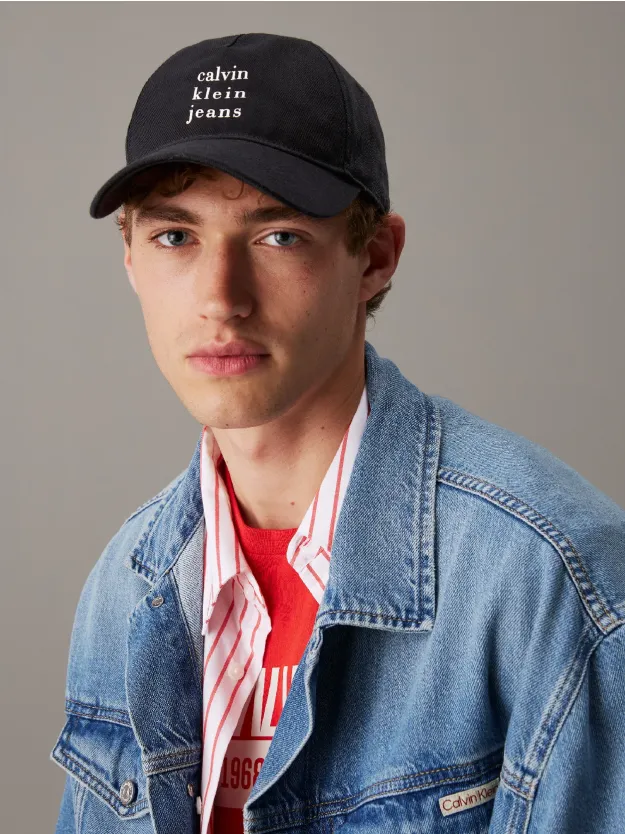  قبعة كاب مزينة بشعار كلفن كلاين