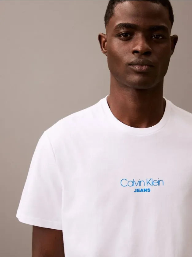 Brilliant White تيشيرت بشعار بنمط باهت