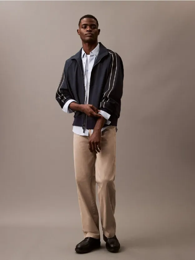 Brilliant White تيشيرت بشعار بنمط باهت