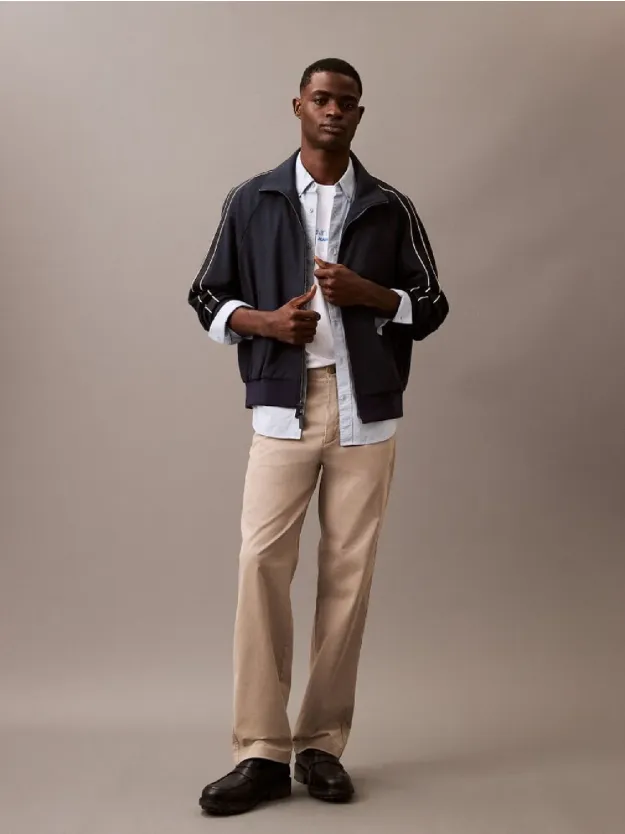 Brilliant White تيشيرت بشعار بنمط باهت