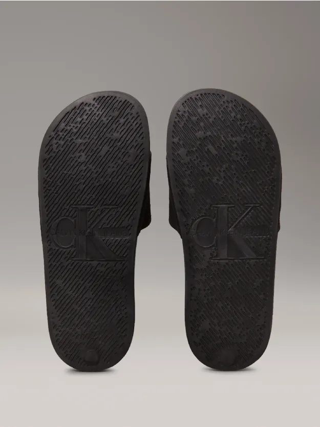 Triple Black شبشب مزين بشعار كلفن كلاين