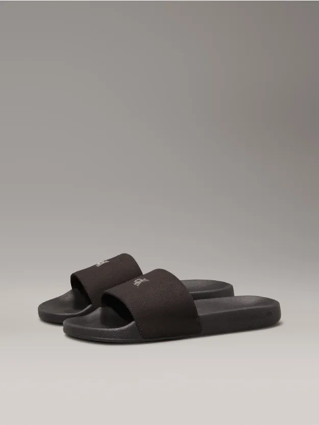 Triple Black شبشب مزين بشعار كلفن كلاين