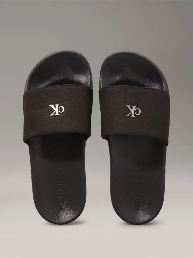 Triple Black شبشب مزين بشعار كلفن كلاين