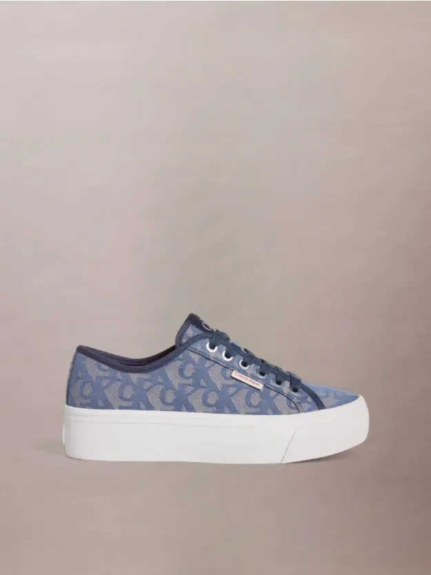 Blue Bell / Oyster Gray حذاء رياضي بنعل سميك من الجاكار مزين بشعار كلفن كلاين