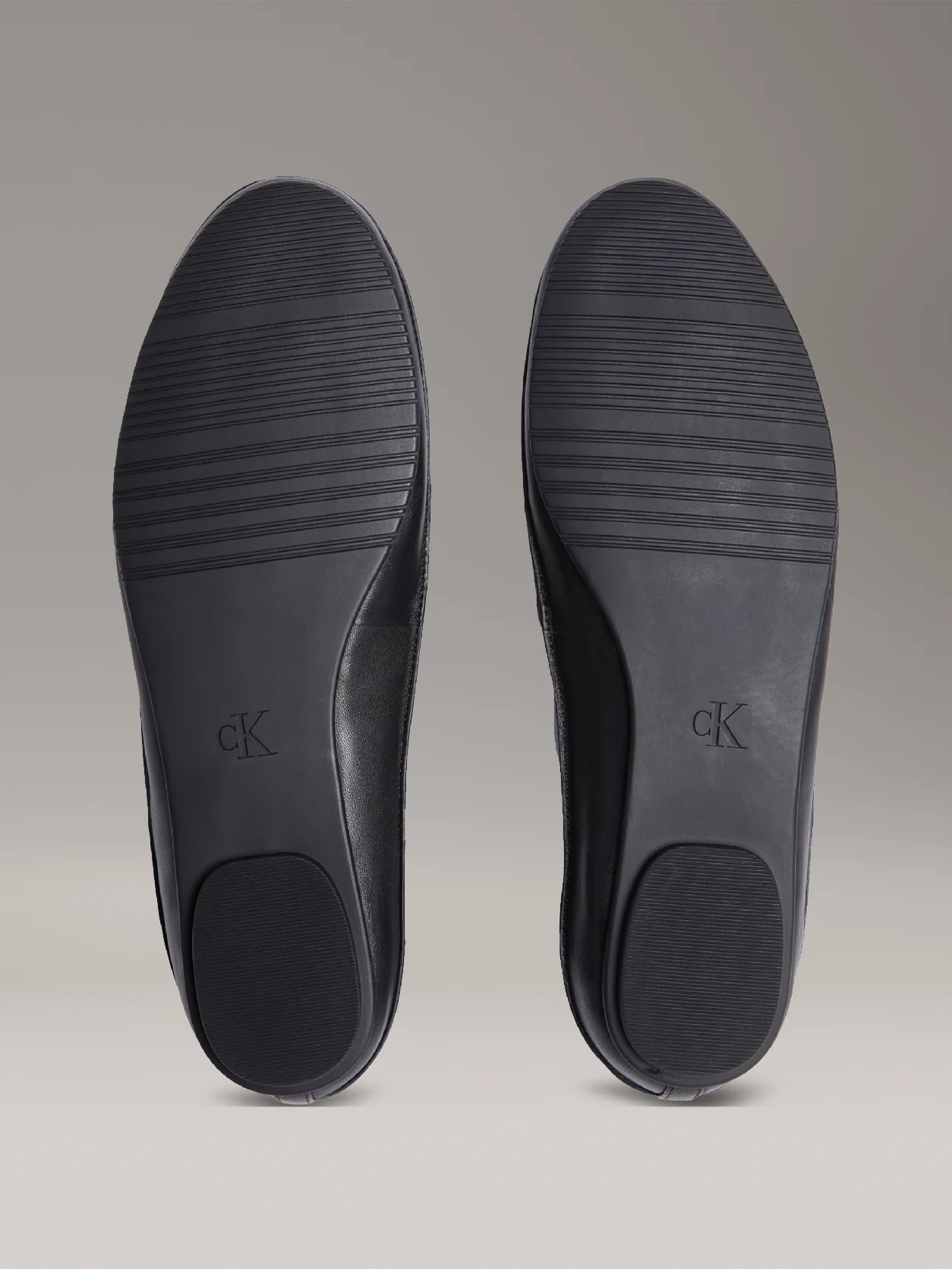 Ck Black حذاء باليرينا من الجلد بنمط ماري جين