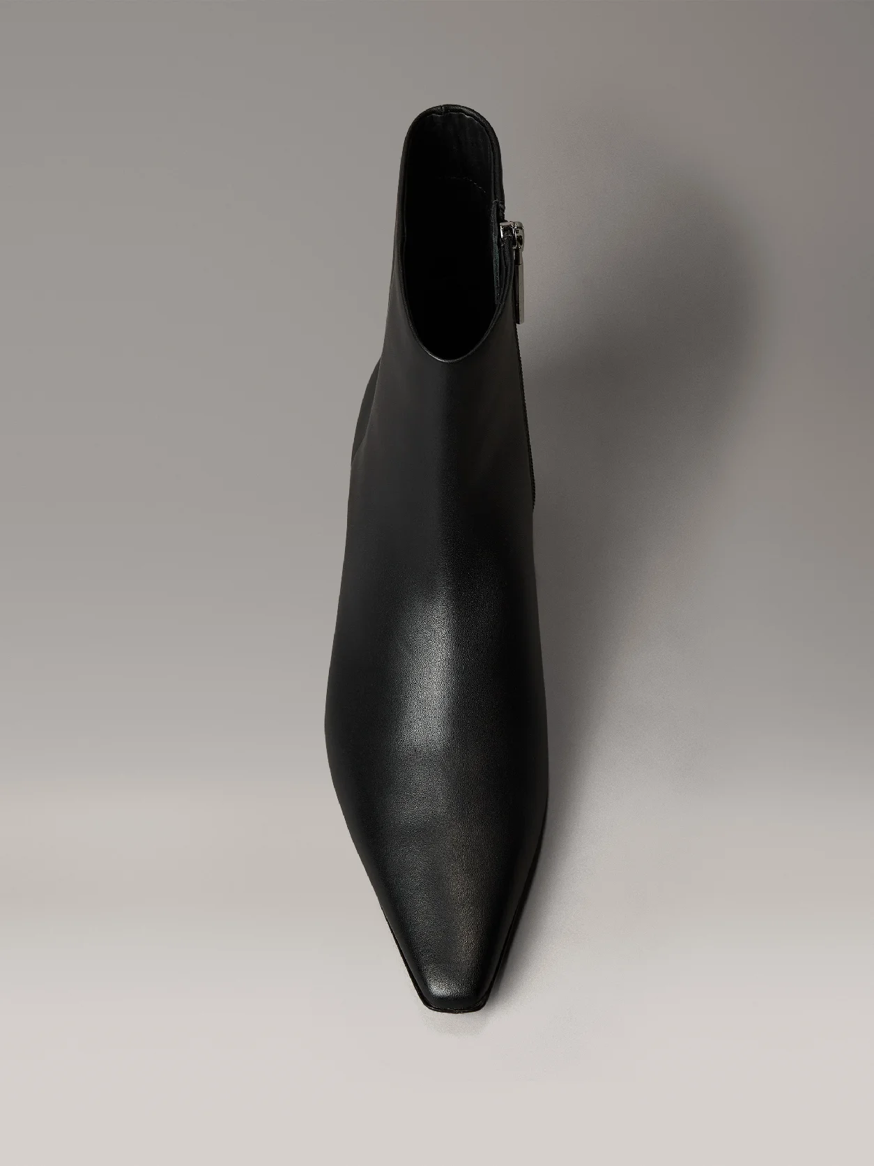 Black حذاء بوت جلدي بكعب صغير