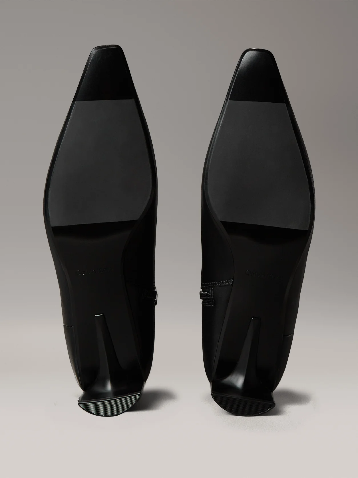 Black حذاء بوت جلدي بكعب صغير