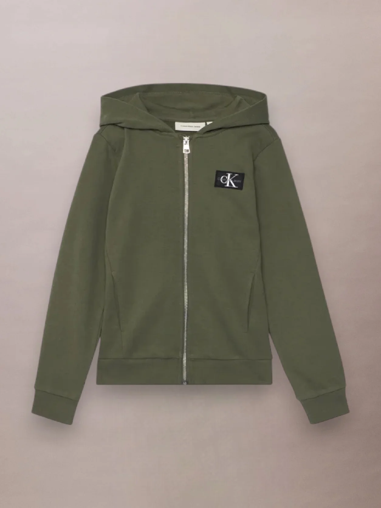 Thyme هودي من قماش تيري مزود بسحاب ومزين بشعار كلفن كلاين