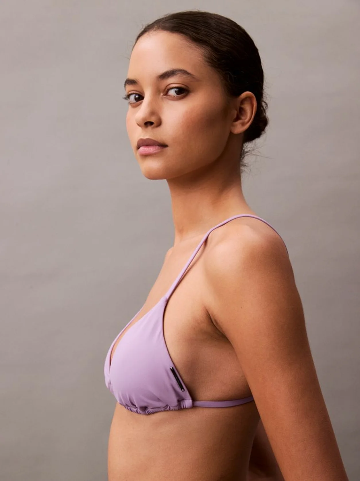 Lilac Quartz قطعة بيكيني علوية مثلثة الشكل من تشكيلة CK Essentials