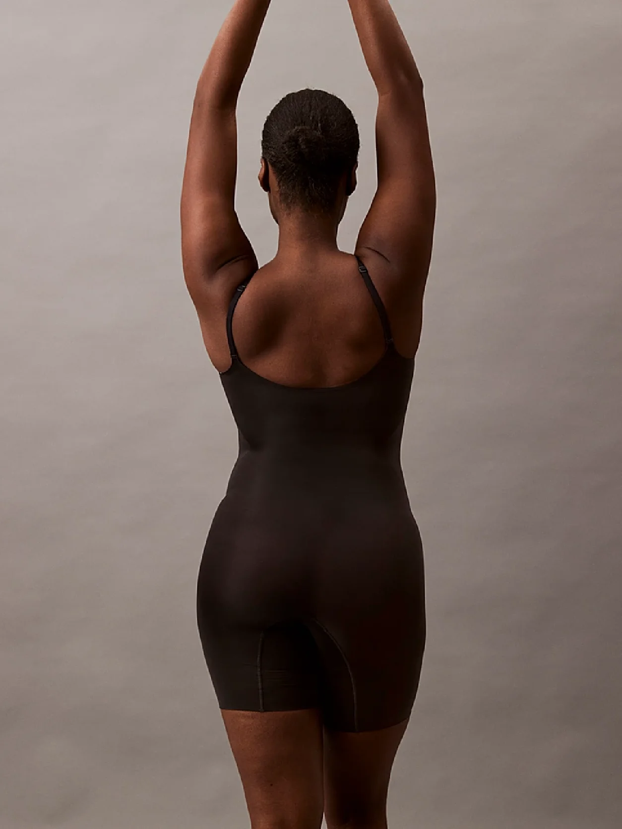 Black بودي سوت لنحت القوام من تشكيلة Secure Sculpt