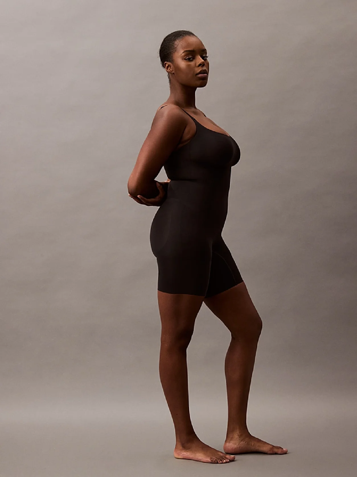 Black بودي سوت لنحت القوام من تشكيلة Secure Sculpt