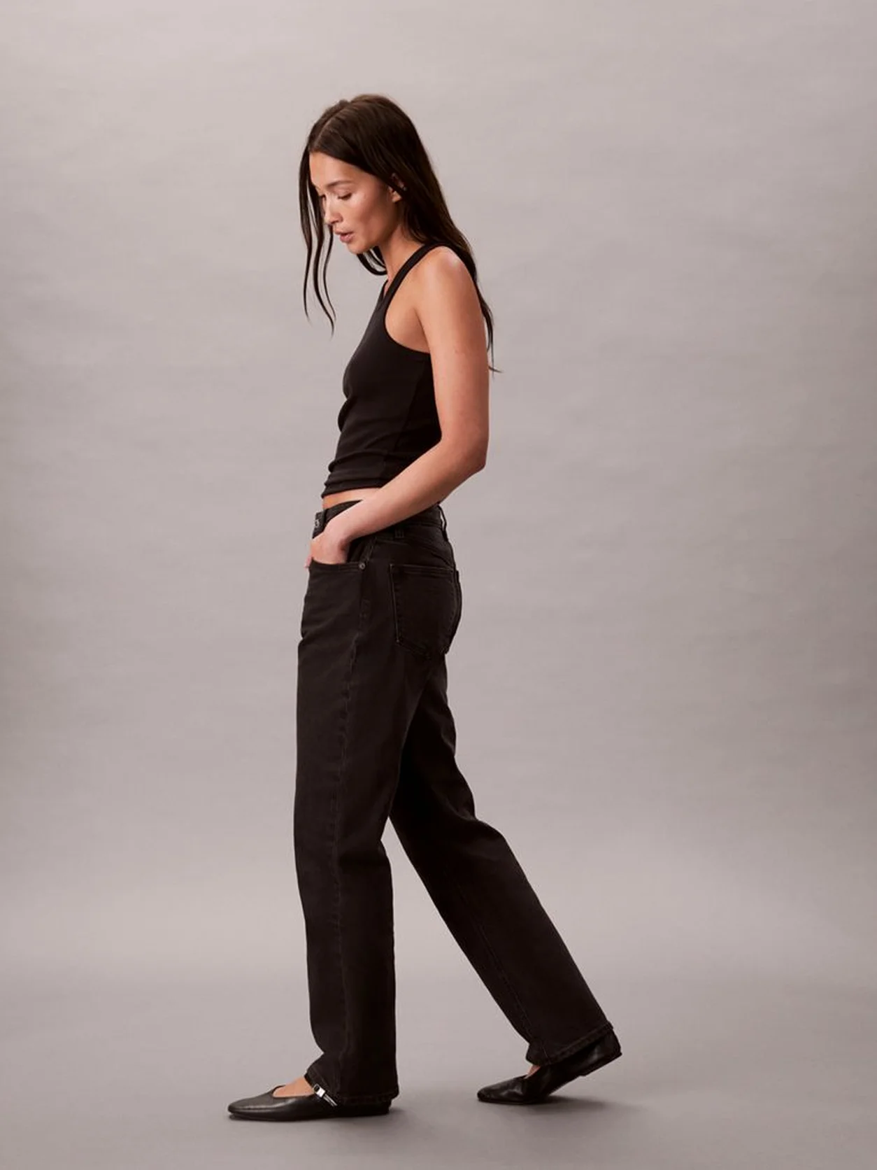 CK ESSENTIAL BLACK بنطال جينز بقصة أرجل مستقيمة وخصر مرتفع