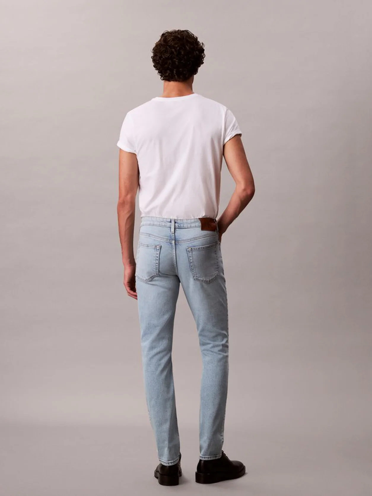 MARBLED BEACON بنطال جينز بقصّة سليم