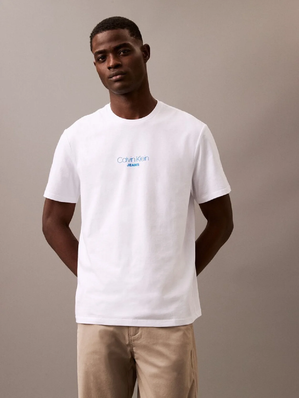 Brilliant White تيشيرت بشعار بنمط باهت