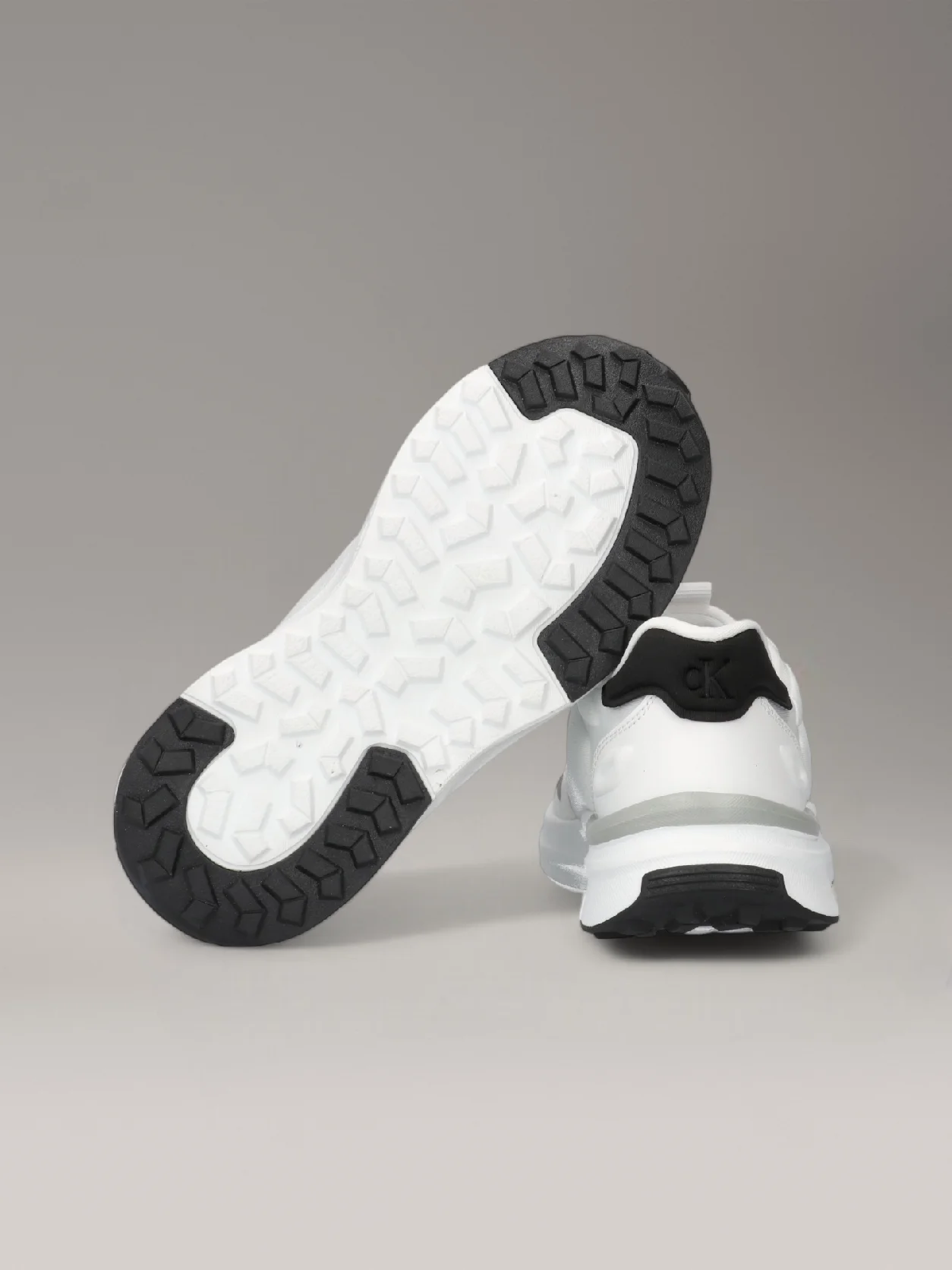 WHITE/BLACK Kids No-Tie Trainers