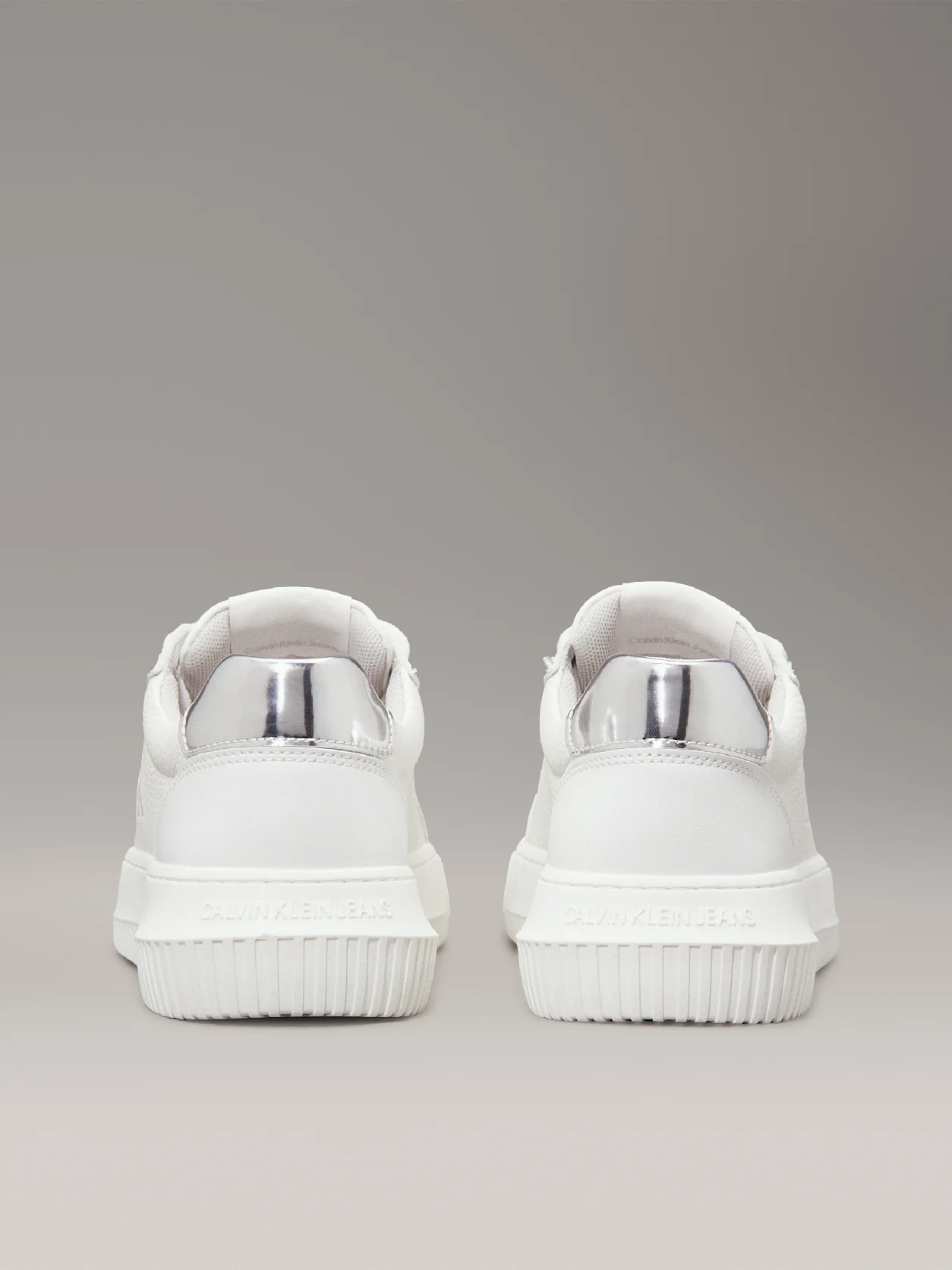 Bright White/Silver حذاء رياضي من الجلد